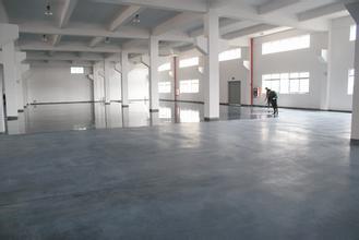 地面為什么會(huì)起砂起塵